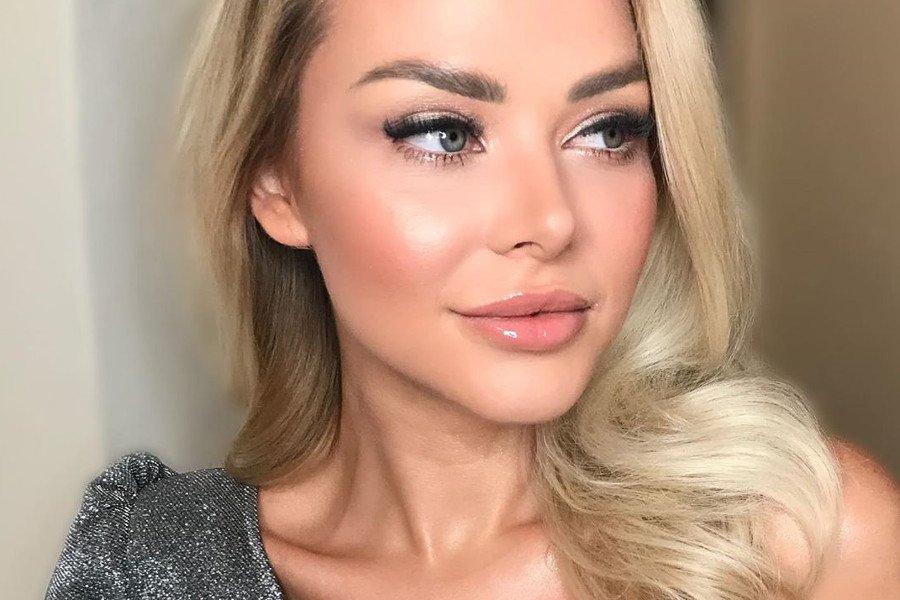 Ola Ciupa pokazała na Instagramie zmysłowe zdjęcia pod choinką