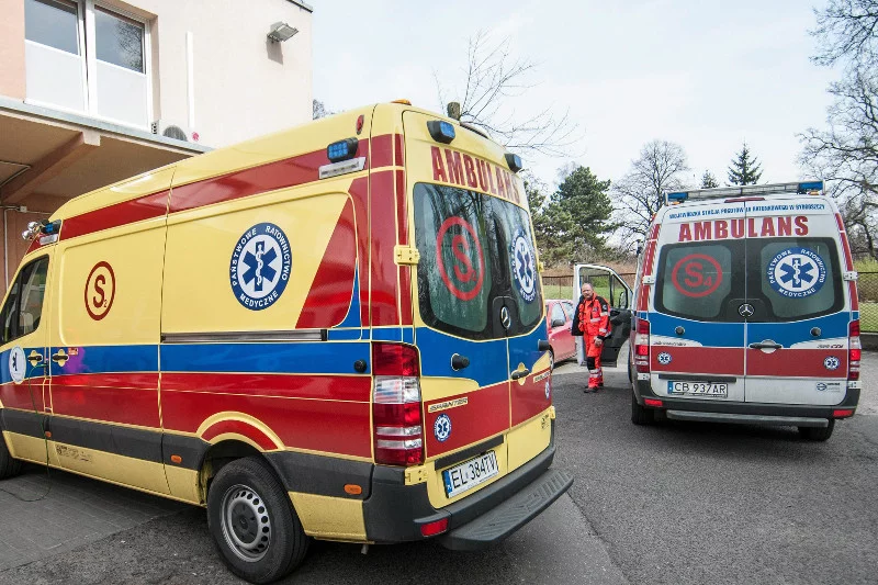 Pogotowie ratunkowe wzywamy tylko w sytuacjach zagrożenia życia i zdrowia.