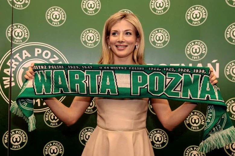 Izabella Łukomska - Pyżalska była kiedyś modelką, pozującą w pismach dla panów. Ostatnio była też prezesem Warty Poznań.