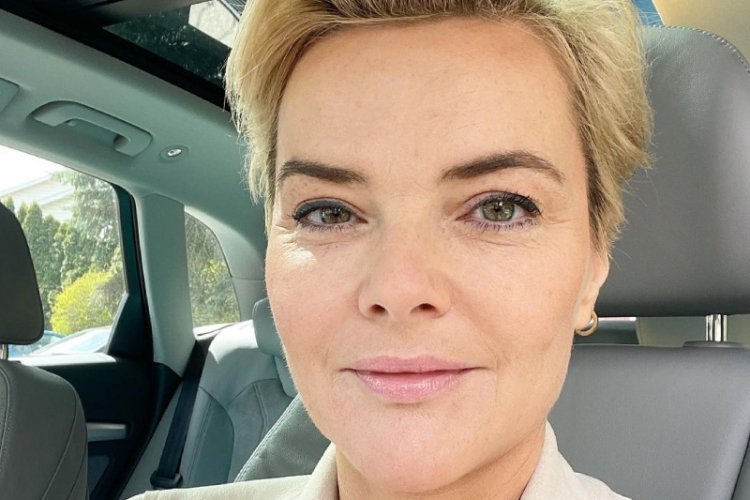 Monika Richardson pozuje z nowym partnerem.