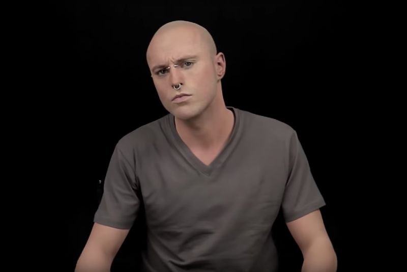 Zombie Boy bez tatuaży.