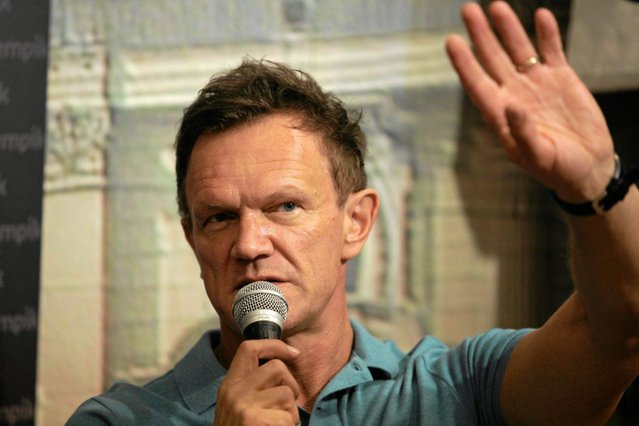 Cezary Pazura ostro na Facebooku.