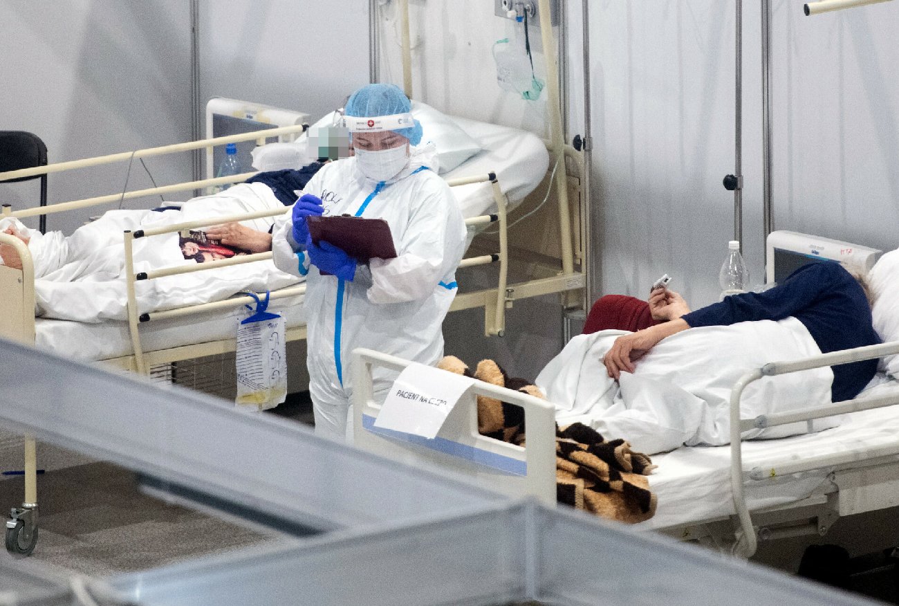 Lekarz o piątek fali koronawirusa. "Będziemy musieli wybierać kto ma umrzeć"