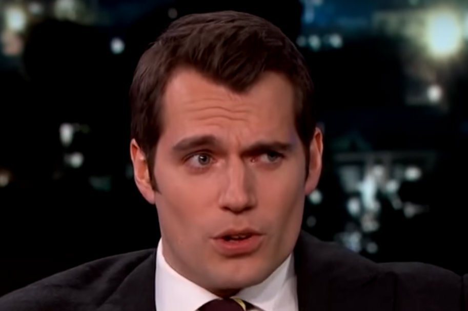 Aktor Henry Cavill obawia się flirtu z kobietami.