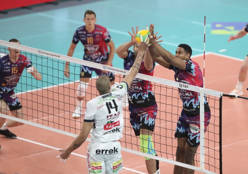 Sir Sicoma Monini Perugia przegrała z kretesem pierwszy mecz w półfinale LM