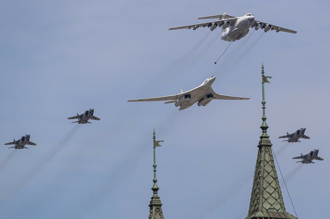 Rosja: bombowce przeniesione bliżej granic NATO. Stacjonują w bazie Ołenia Rosja: bombowce przeniesione bliżej granic NATO. Stacjonują w bazie Ołenia