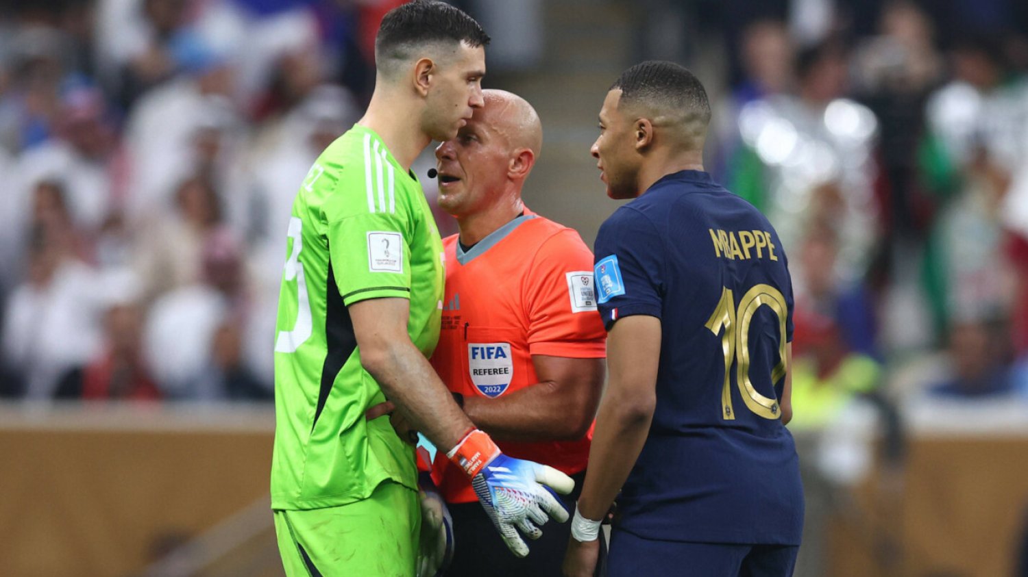 Szymon Marciniak zbiera (poza Francją) świetne noty za swój występ w finale mundialu w Katarze.
