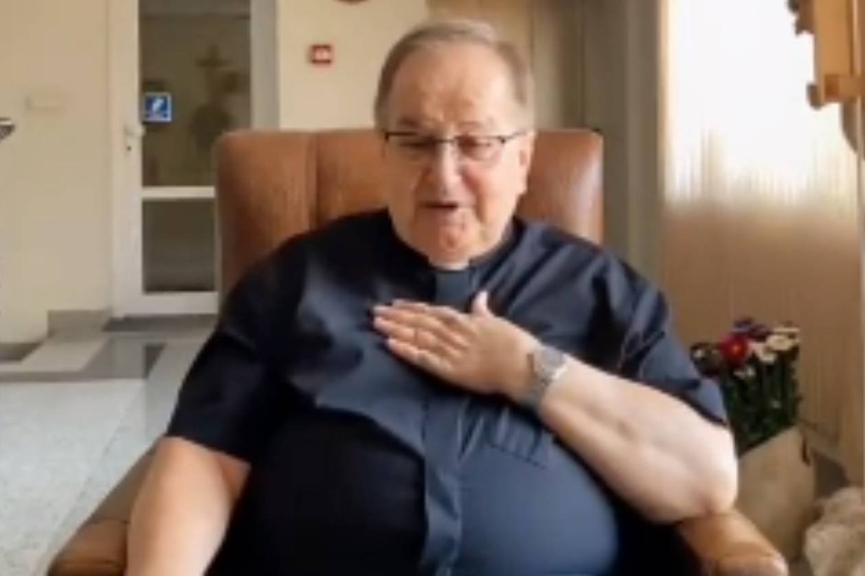 Rydzyk nareszcie pokazał swoje maybachy. Ten filmik na TikToku to hit