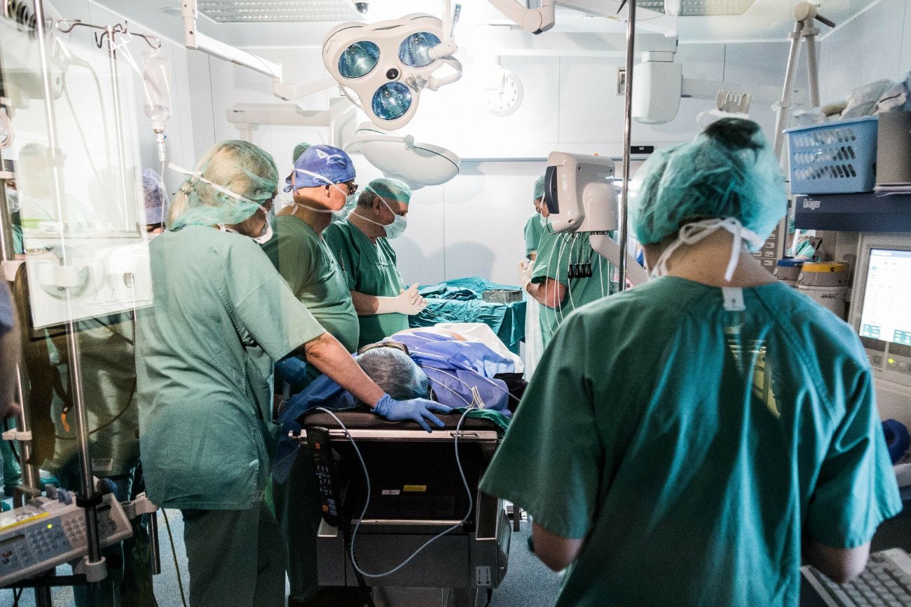 O przypadkach mobbingu i dyskryminacji coraz głośniej zaczynają mówić młodzi lekarze, kobiety lekarki czy niepełnosprawni medycy.