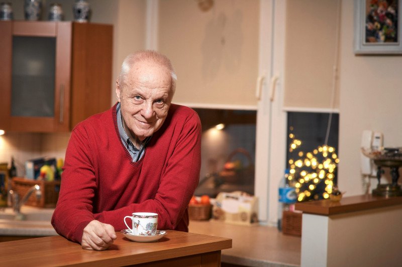 Stefan Niesiołowski jest profesorem w Katedrze Zoologii Bezkręgowców i Hydrobiologii Uniwersytetu Łódzkiego.