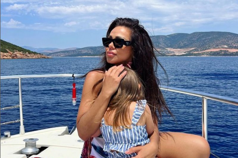 Sylwia Bomba hejtowana przez internautów, bo nie powiedziała córce o śmierci ojca