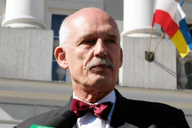 Janusz Korwin-Mikke w ostatnim czasie miał wypadek na rowerze w podwarszawskim Józefowie.