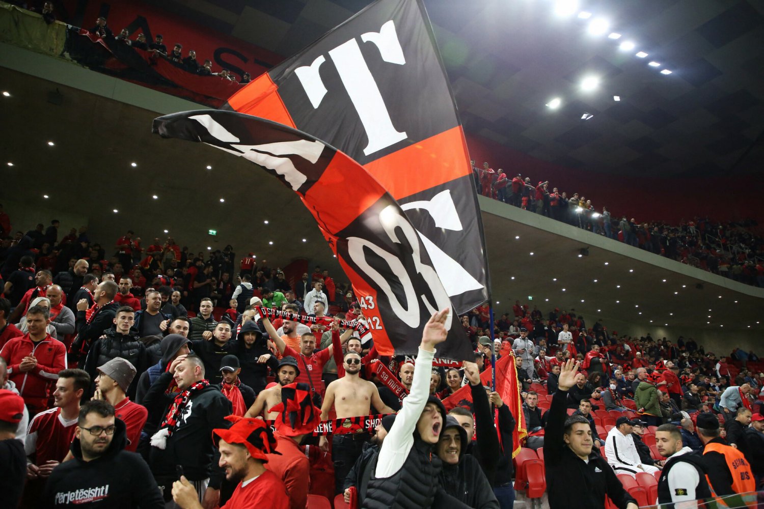 Mecz w Tiranie został przerwany w 77 minucie spotkania, po tym, jak Biało-Czerwoni objęli prowadzenie.