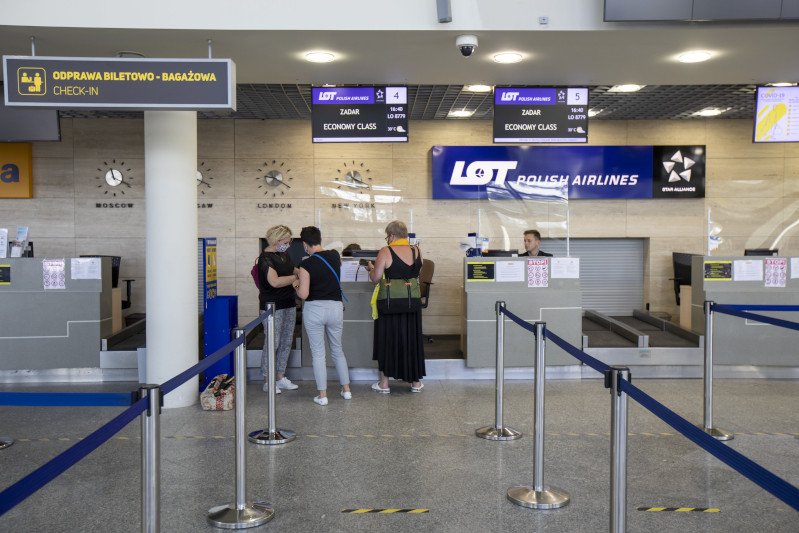 Ci, którzy planują wakacje za granicą, mogą stracić możliwość wylotu, jeśli przez szalejącą pandemię w Polsce to zagranica wciągnie nas na czarną listę.