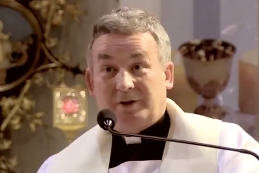 Ksiądz Marek Dziewiecki twierdzi, że niewierzący nie mogą założyć rodziny i mieć przyjaciół.