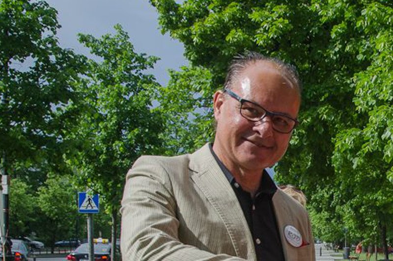 Policja postawiła zarzuty działaczowi KOD - Andrzejowi Majdanowi, który w czerwcu ubiegłego roku został zaatakowany przez Młodzież Wszechpolską.