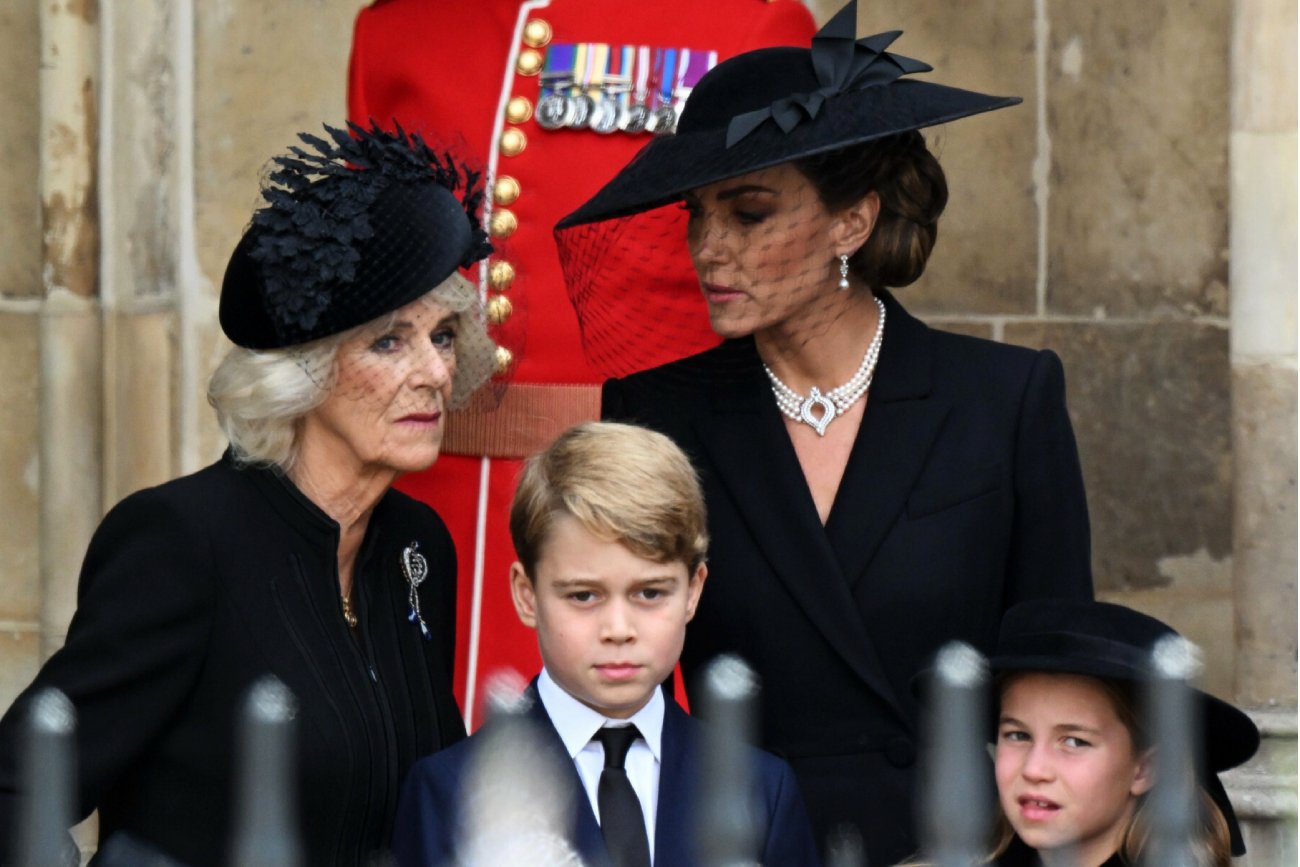 Księżna Kate na pogrzebie Elżbiety II. Uwagę zwrócił perłowy naszyjnik