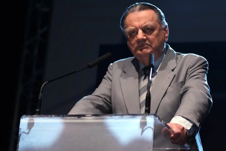 Autorytet prawicy krytykuje decyzję Jarosława Kaczyńskiego w sprawie nagród.