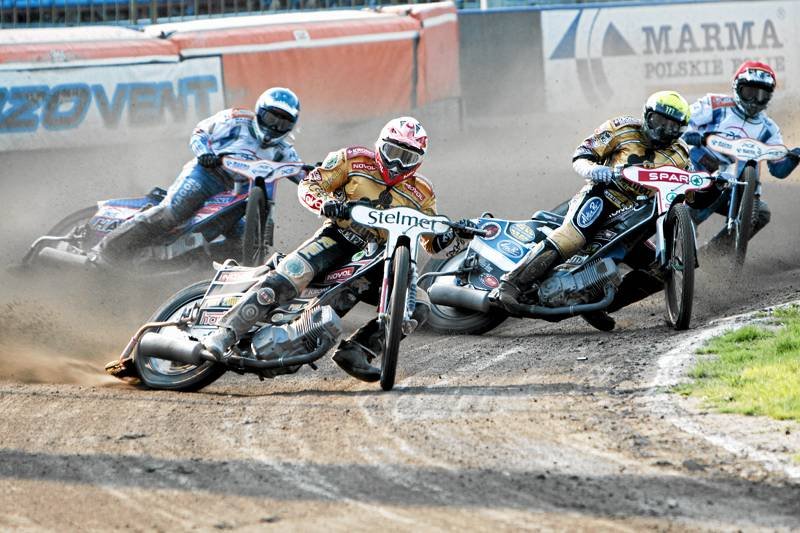 Żużel - sport tyleż widowiskowy, co niebezpieczny