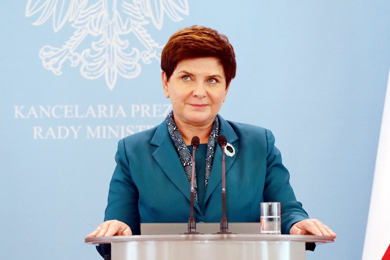 Najnowszy sondaż CBOS powinien zamknąć usta wszystkim krytykom Beaty Szydło. Te dane dowodzą, że większość Polaków ją uwielbia.
