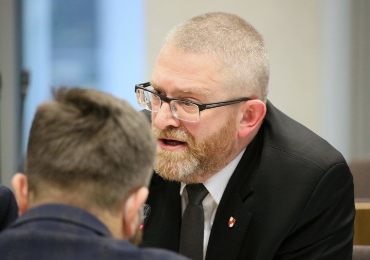 Kontynuacja posiedzenia Komisji Zdrowia. Czytanie poselskiego projektu ustawy o szczegolnych rozwiazaniach dotyczacych ochrony zycia i zdrowia obywateli w okresie epidemii COVID-19, Warszawa, 01.02.2022.