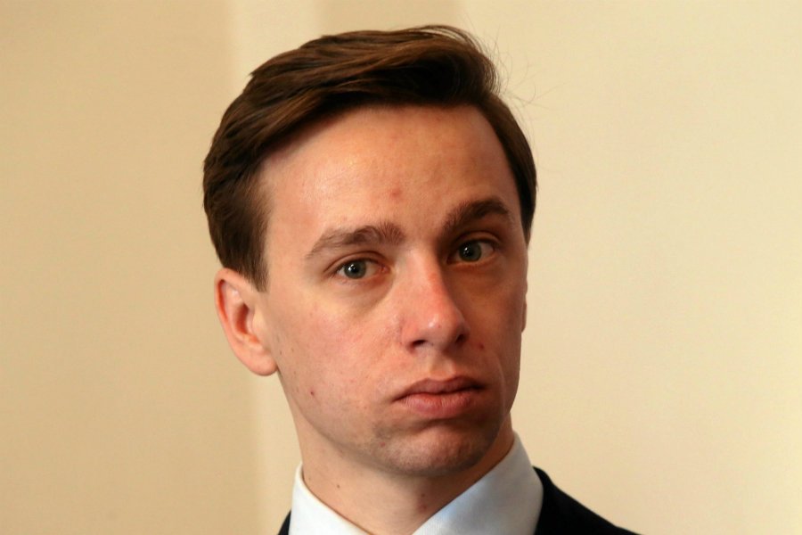 Krzysztof Bosak alarmował na Twitterze, że uchodźcy z Czeczenii alarmują polskie dzieci nożem.