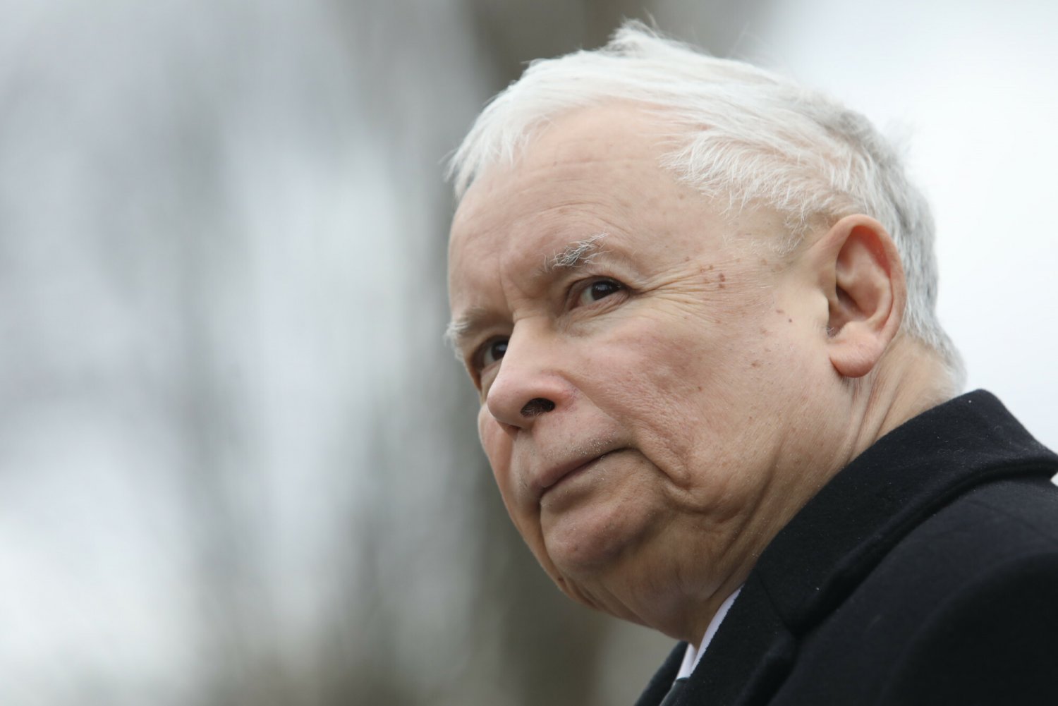 Jarosław Kaczyński pojawił się we wtorek na Cmentarzu Powązkowskim.