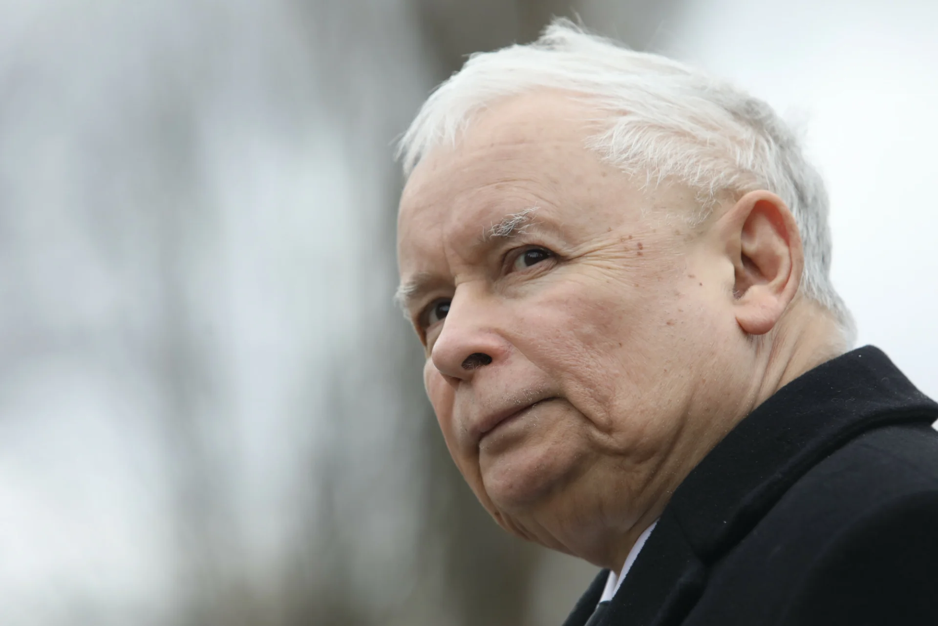 Jarosław Kaczyński pojawił się we wtorek na Cmentarzu Powązkowskim.