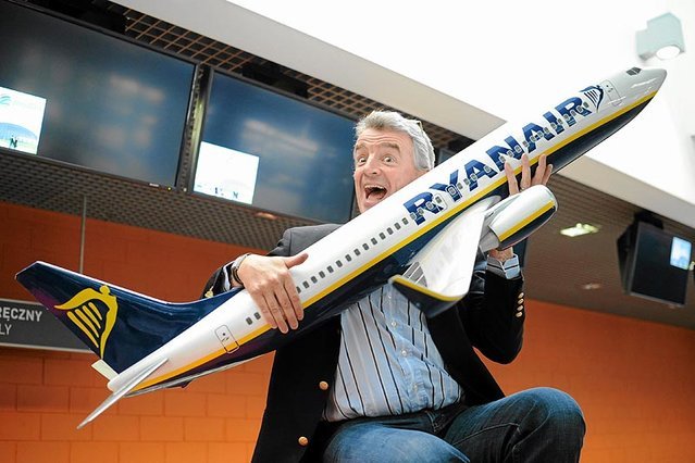 Ryanair wprowadza nowe zasady przewozu bagażu podręcznego. W podstawowej cenie będzie można zabrać mniej toreb. Tańczy i większy będzie za to bagaż rejestrowany w Ryanair.