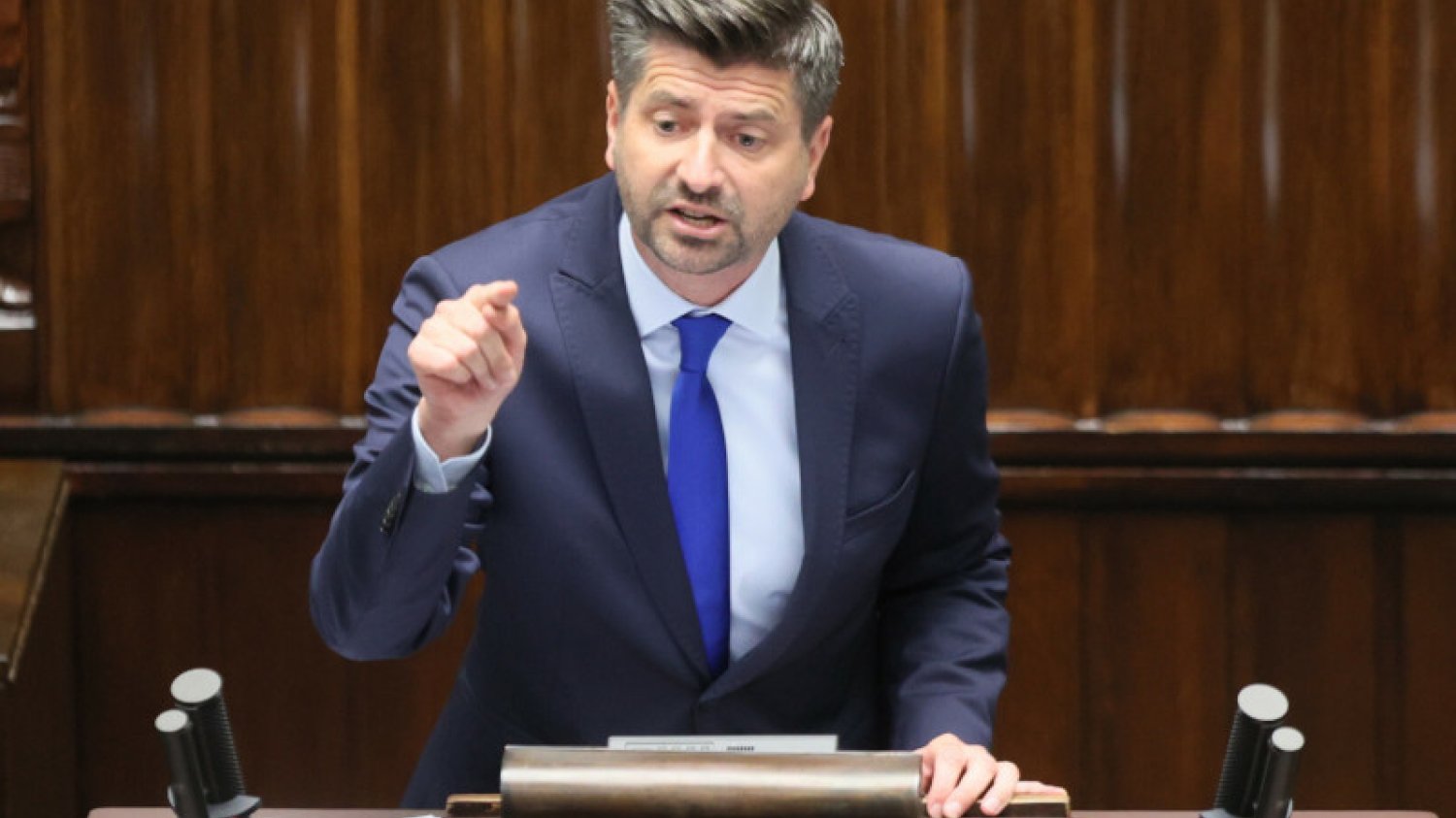 Krzysztof Śmiszek w Sejmie: "Wchodzą prominenci PiS-u i zamawiają sobie wyroki jak schabowego na wynos"