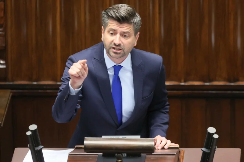 Krzysztof Śmiszek w Sejmie: "Wchodzą prominenci PiS-u i zamawiają sobie wyroki jak schabowego na wynos"
