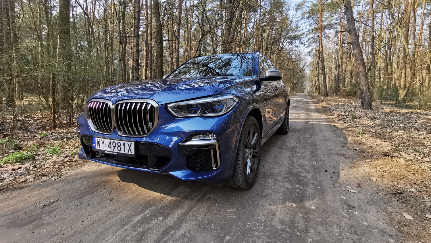 BMW X5 to model, który sporą popularność zyskał m.in., dzięki obecności w serii książek Remigiusza Mroza o mecenas Chyłce.