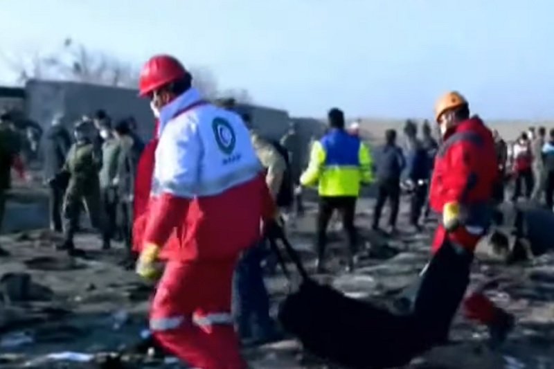 W katastrofie boeinga w Iranie zginęło ponad 170 osób.