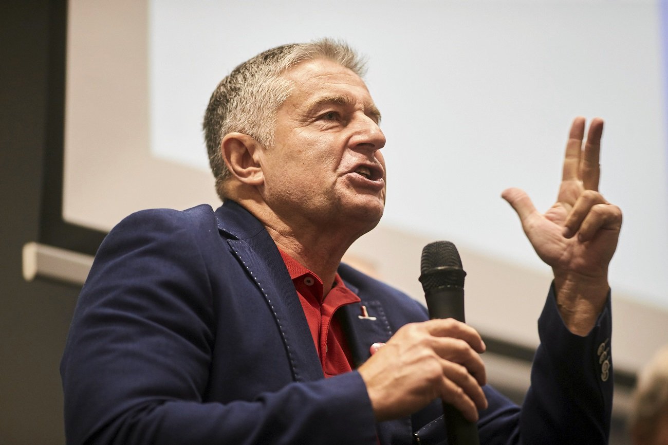 Władysław Frasyniuk obraził żołnierzy w TVN24. Stacja wydała oświadczenie.