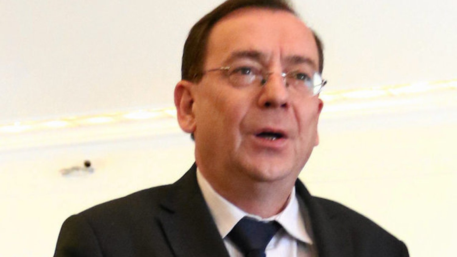 Minister Mariusz Kamiński uciekł przed sądem dzięki bezprawnemu ułaskawieniu przez prezydenta. Teraz chce zająć się organizacją pozarządową, która wzywała do pokojowego oporu społecznego przeciwko upartyjnieniu sądów przez PiS.