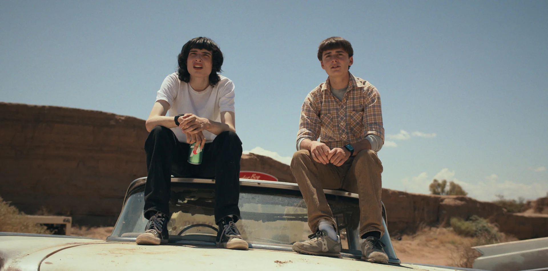 Mike (Finn Wolfhard) i Will (Noah Schnapp) na tropie Jedenastki.