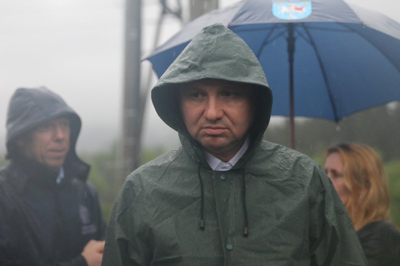 Andrzej Duda podczas wizyty w Krzesławicach.