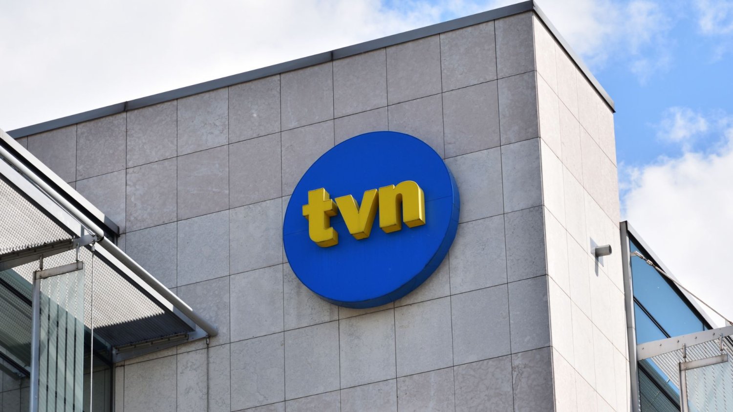 Paramount chce kupić TVN. Gigant przebił ofertę Netflixa za Warner Bros logo TVN