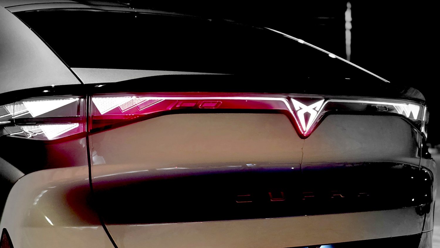 Czy Polacy podrywają na brykę? Wyniki badania nie kłamią