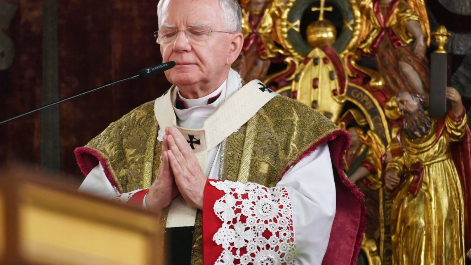 Przełom w sprawie molestowania w hospicjum. Co z Jędraszewskim