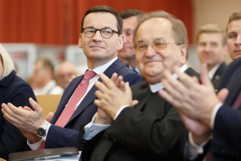 Rocznica powstania Radia Maryja ciągnie się za premierem do tej pory.