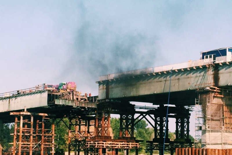 Znowu zapalił się Most Łazienkowski w Warszawie.