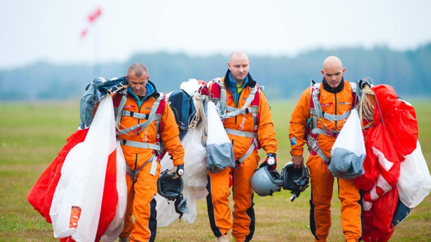 Członkowie rekordowej misji Polskiej Stratosfery. Teraz czeka ich kolejne wyzwanie - skok z wysokości 22 km.