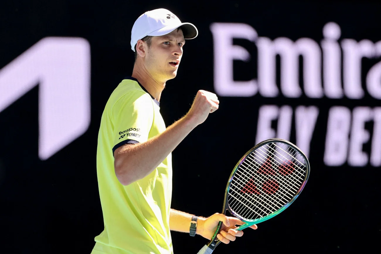 Hubert Hurkacz wygrał mecz w pierwszej rundzie Australian Open. Polak potrzebował czterech setów do zwycięstwa.