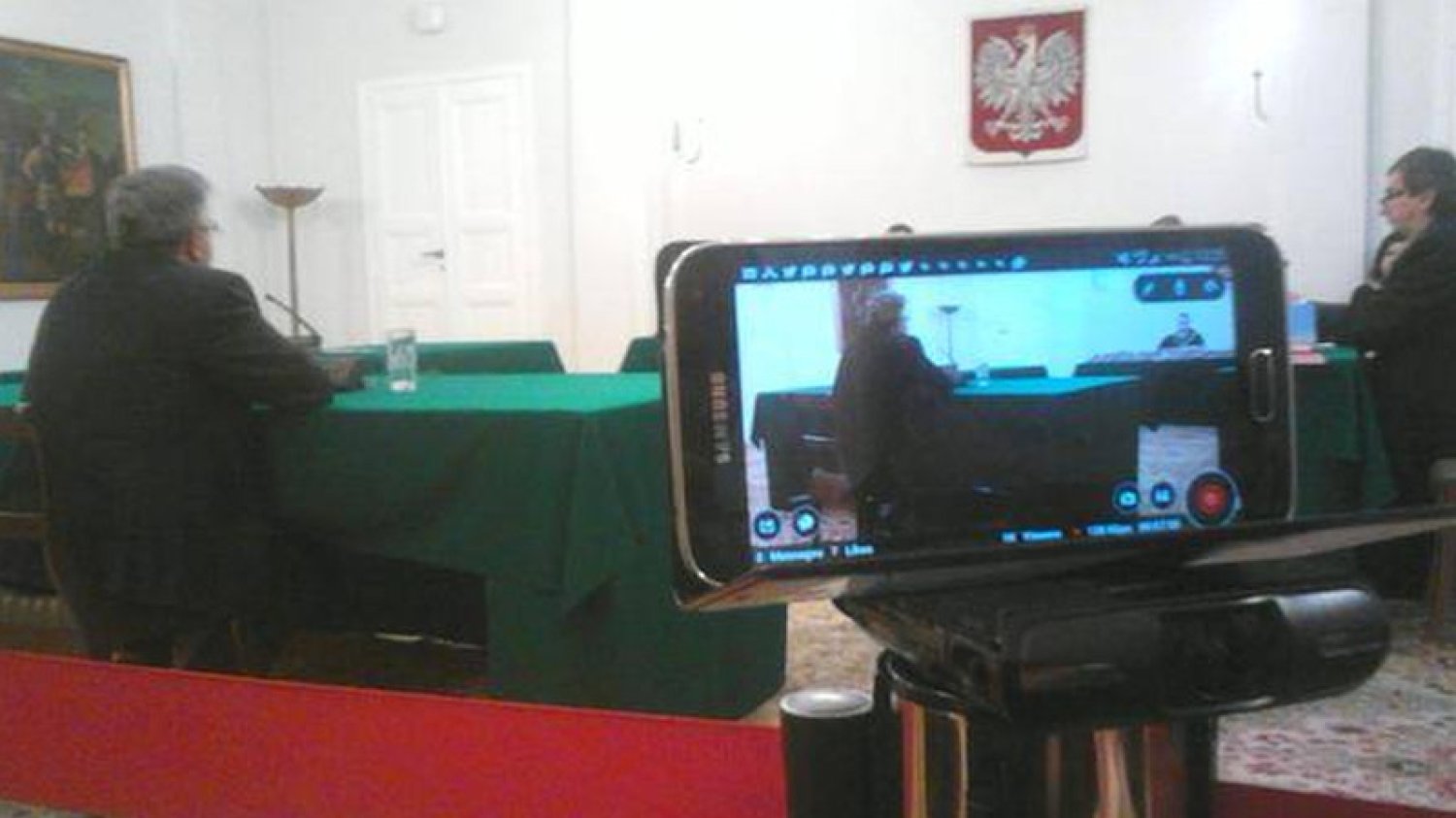 Telewizje odpowiadają na zarzuty prawicowych dziennikarzy. "Nie przemilczeliśmy zeznań Bronisława Komorowskiego"