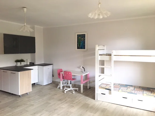 Jeden z pokoi w Specjalistycznym Ośrodku Wsparcia dla Ofiar Przemocy w Rodzinie przy ul. Bora Komorowskiego 31 we Wrocławiu