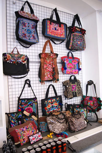 A teraz coś dla wielbicielek etno. Haftowane torby marki Bright Boho