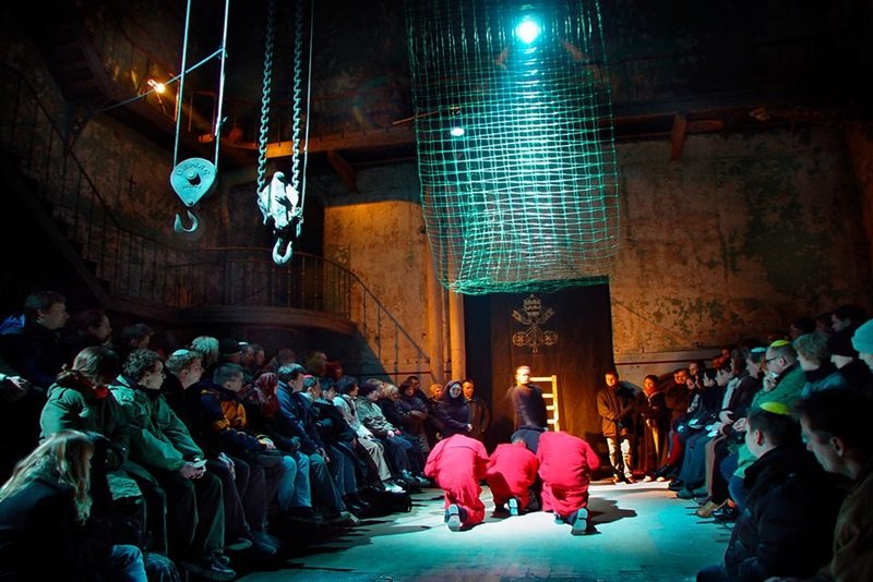 Trupi synod, teatr Ad Spectatores