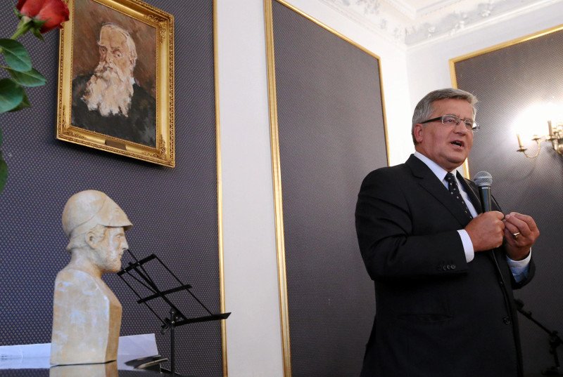 Wszyscy dookoła starają się policzyć majątek Bronisława Komorowskiego.