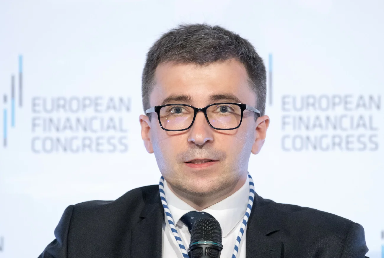 Likwidacja 500 plus? B. główny ekonomista PO ostro o transferach socjalnych